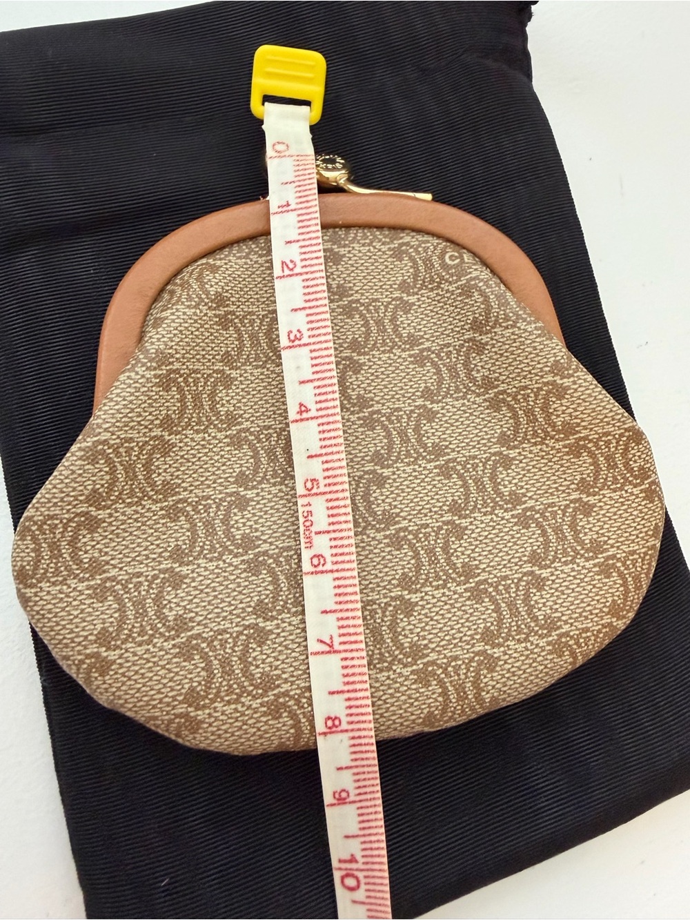 CELINE Vintage Triomphe Canvas Coin Purse Wallet with gold kiss-lock - Picture 6 of 8